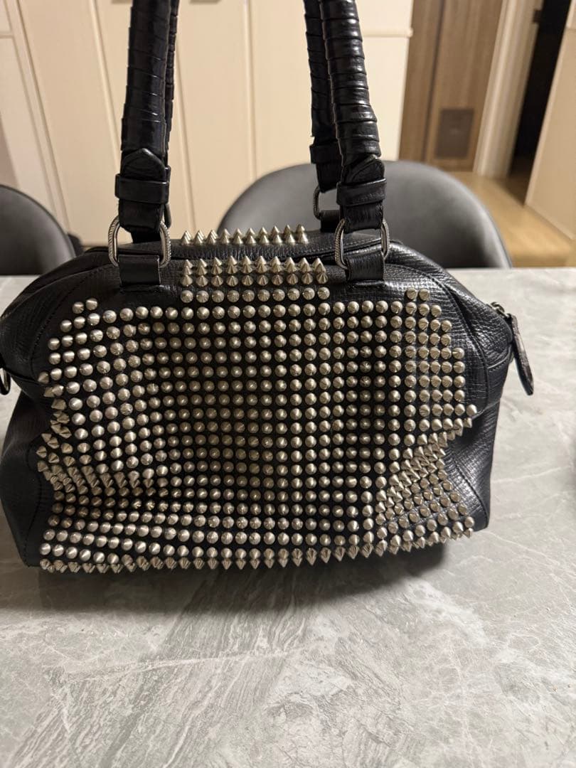 Christian Louboutin トートバッグ 黒　もう手に入らないです❗️
