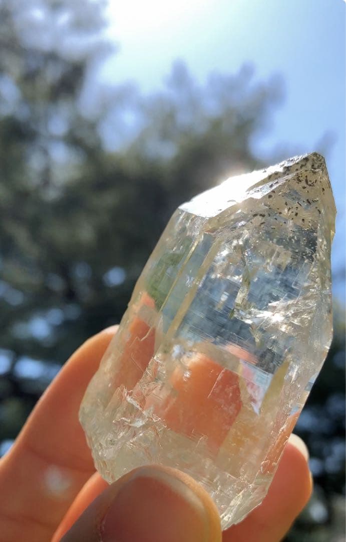 虹たっぷり！　パキスタン産　水晶　スカルドゥ　ハシュピ　ヒマラヤ水晶　原石