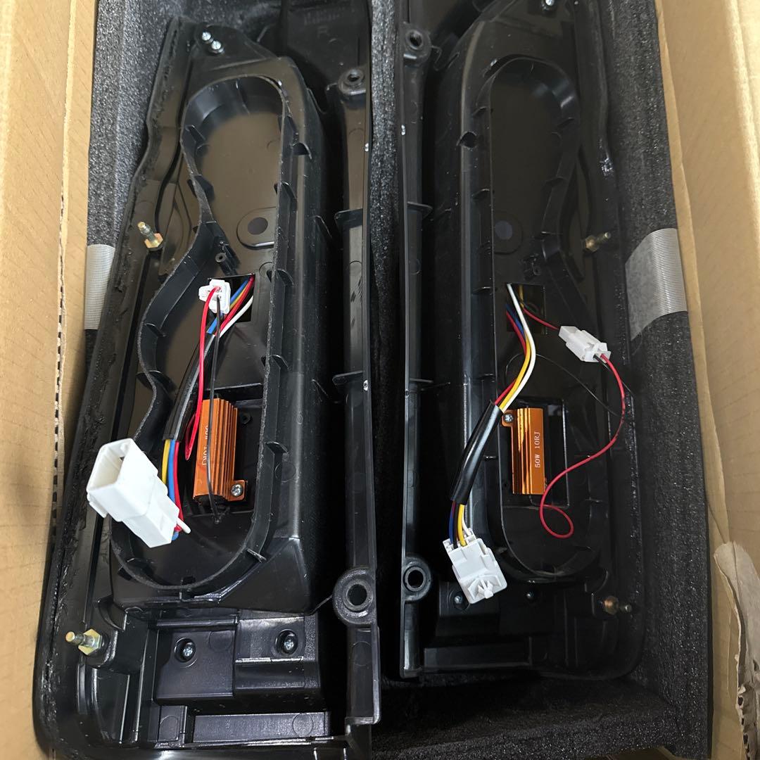 ハイエース　テールランプ