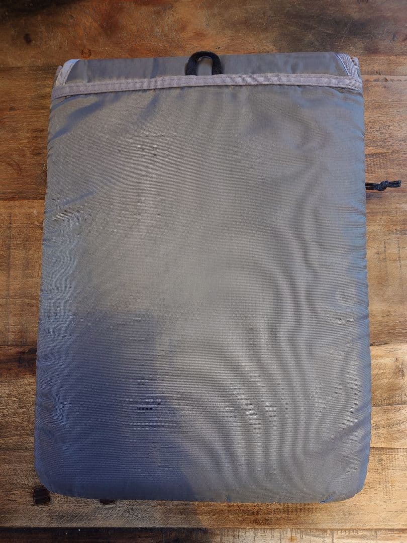 【パタゴニア】レフュジオ・デイパック 26L | 黒 リュック | PCケース付