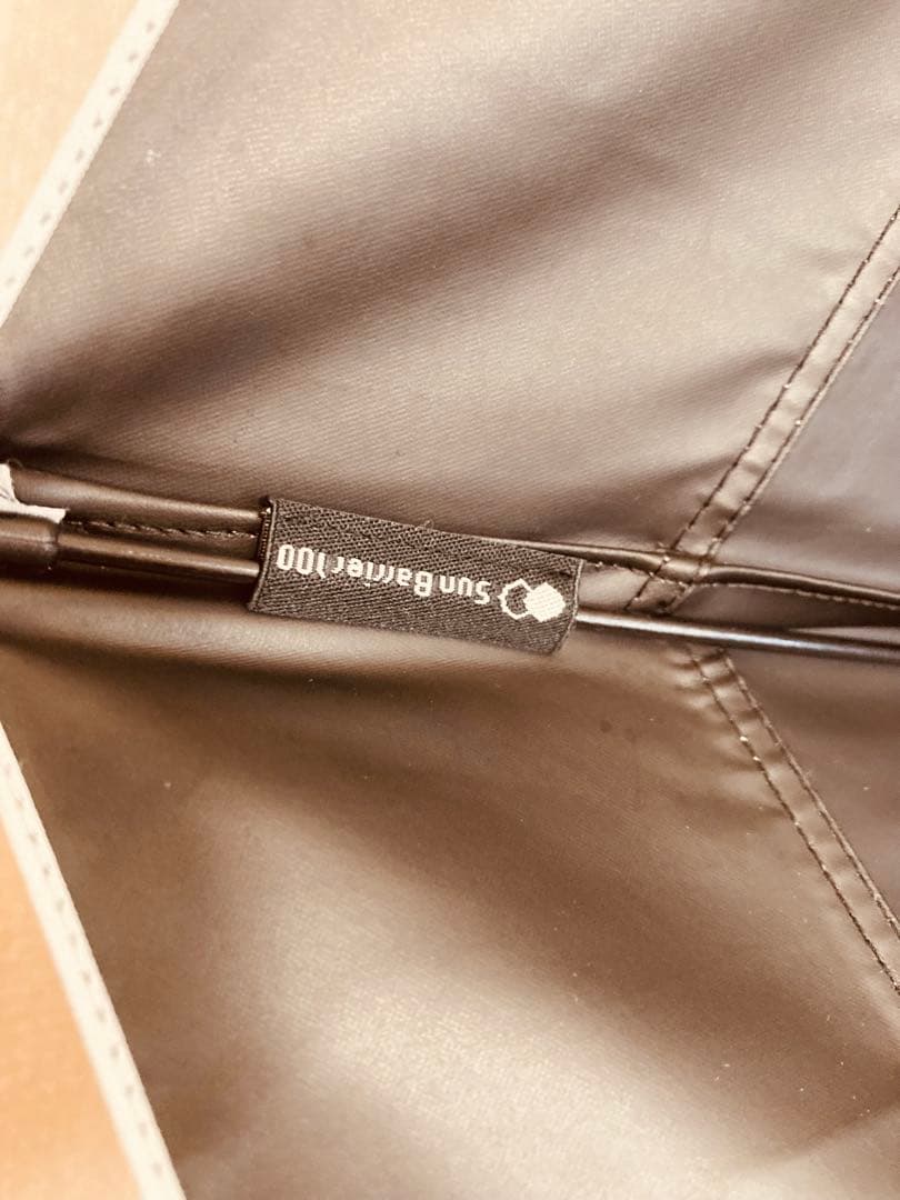 SunBarrier100 折り畳み日傘 三段折りコンビ　骨数6本　ベージュ