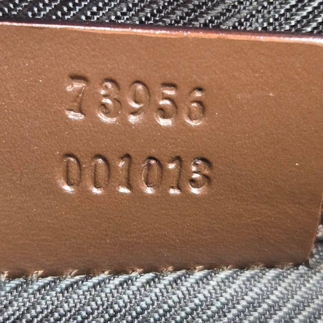 ほぼ未使用 GUCCI クラッチバッグ GG キャンバス レザー