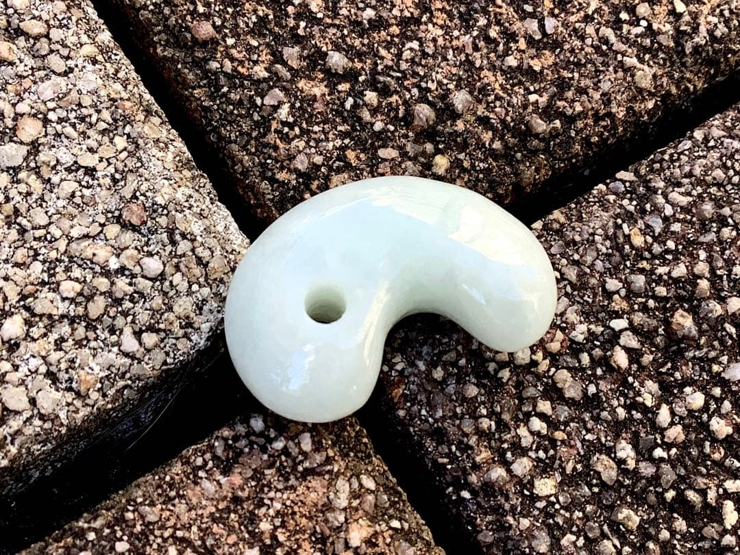 ✳癒やされる守護石の御守りです　糸魚川翡翠ジェダイト勾玉　外部鑑定の機械鑑別書付