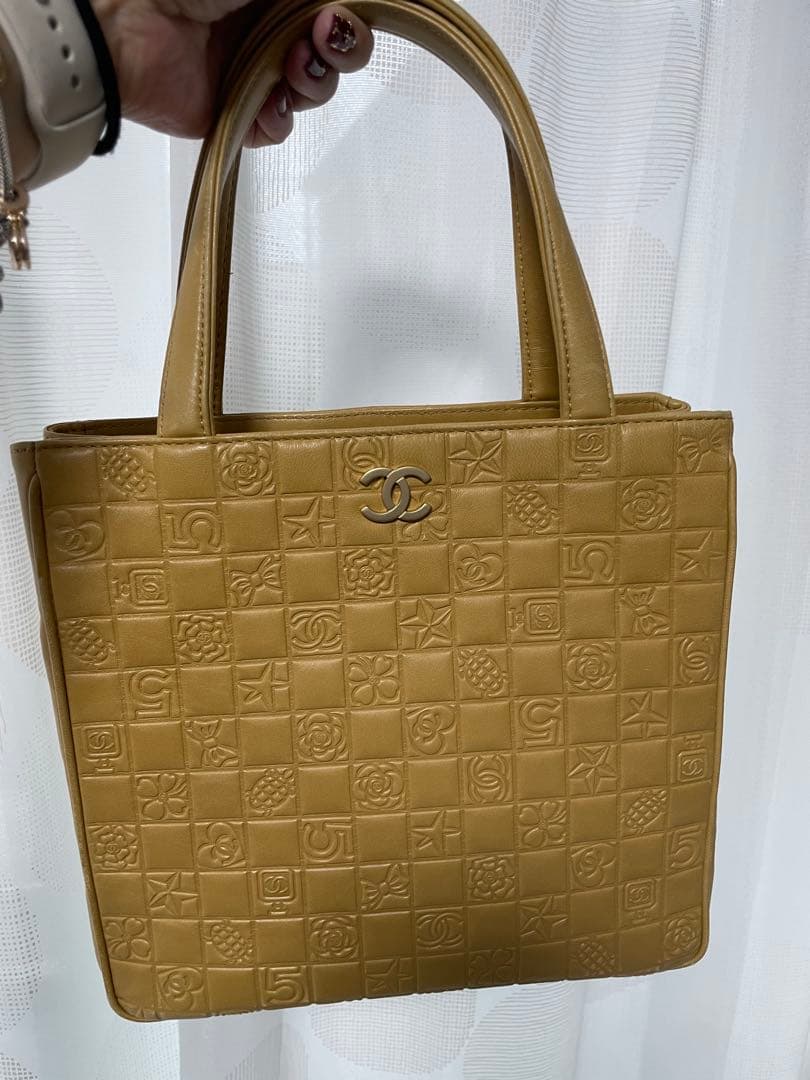 CHANEL エンボス トートバッグ ベージュ