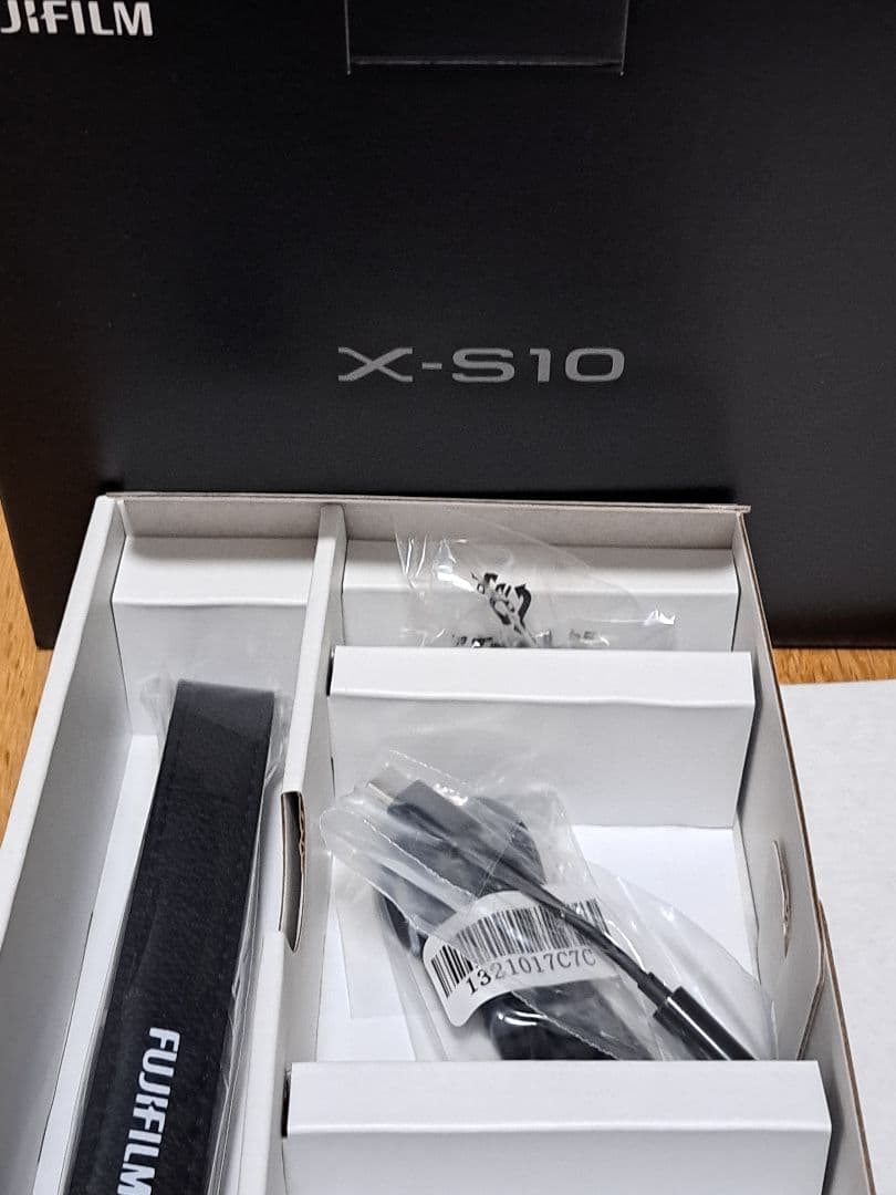 FUJIFILM X-S10 ボディ 予備バッテリー＆メモリーカード付き