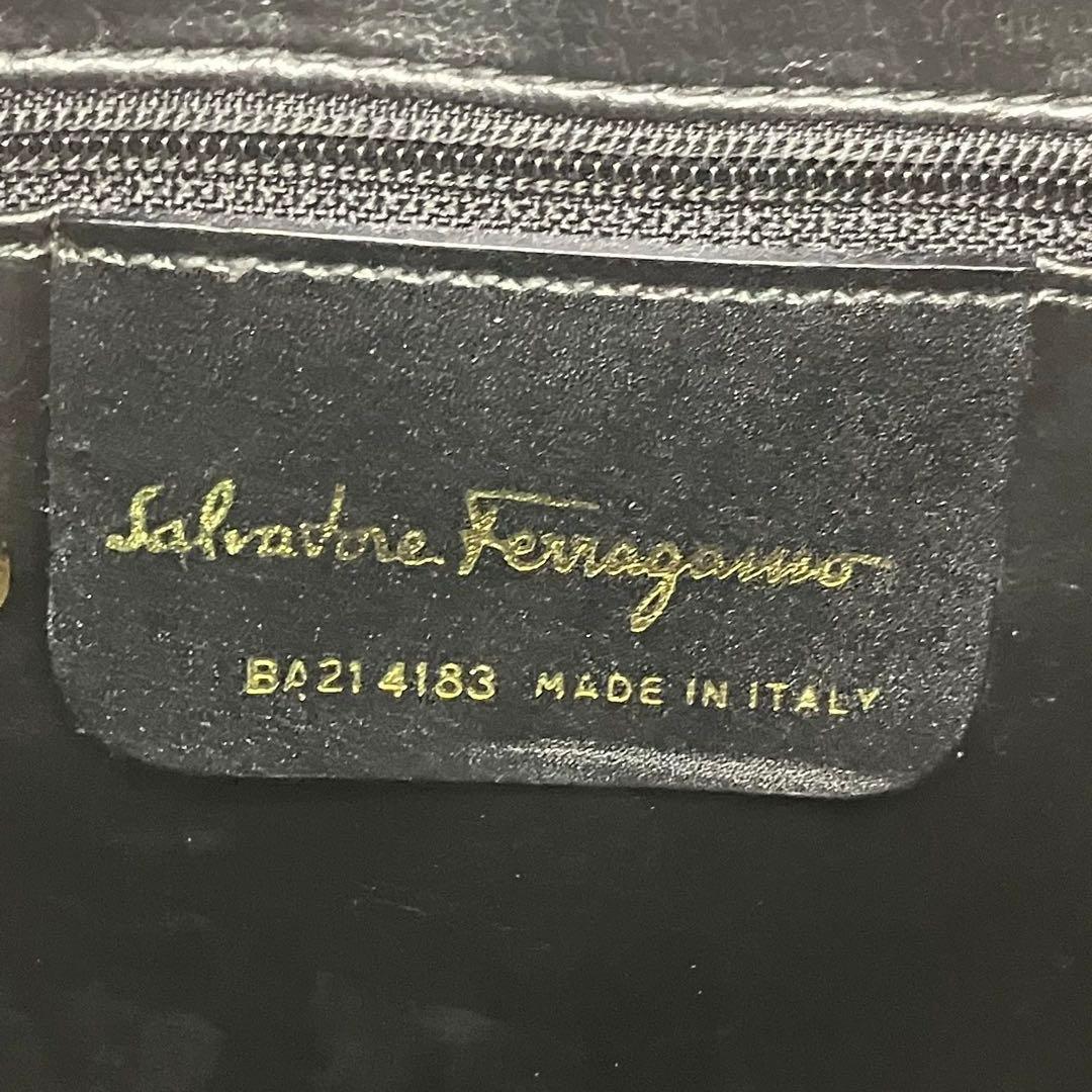 大人気☆フェラガモ☆ショルダーバッグ☆ヴァラリボン☆クロコ型押し☆革☆ブラウン！