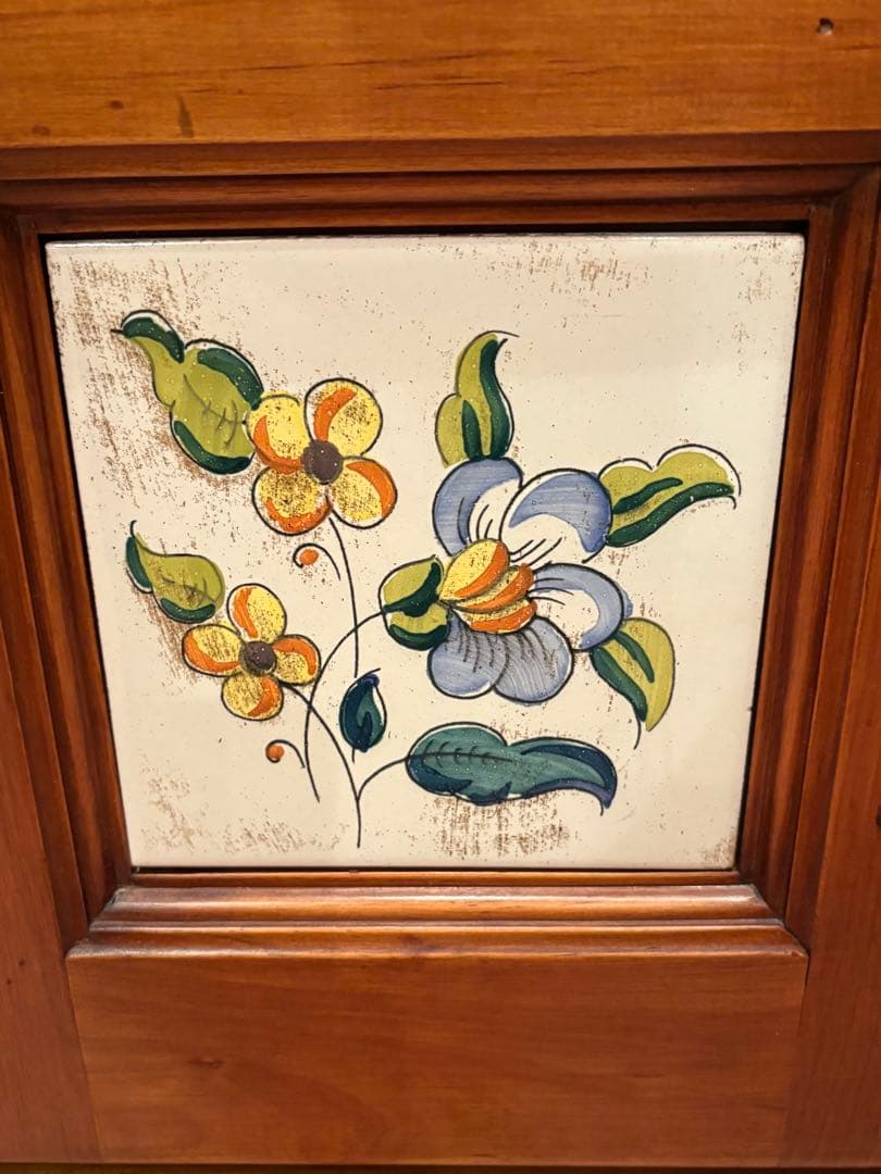 アクタス取扱　スペイン　タイル　棚　ディスプレイ棚　食器棚