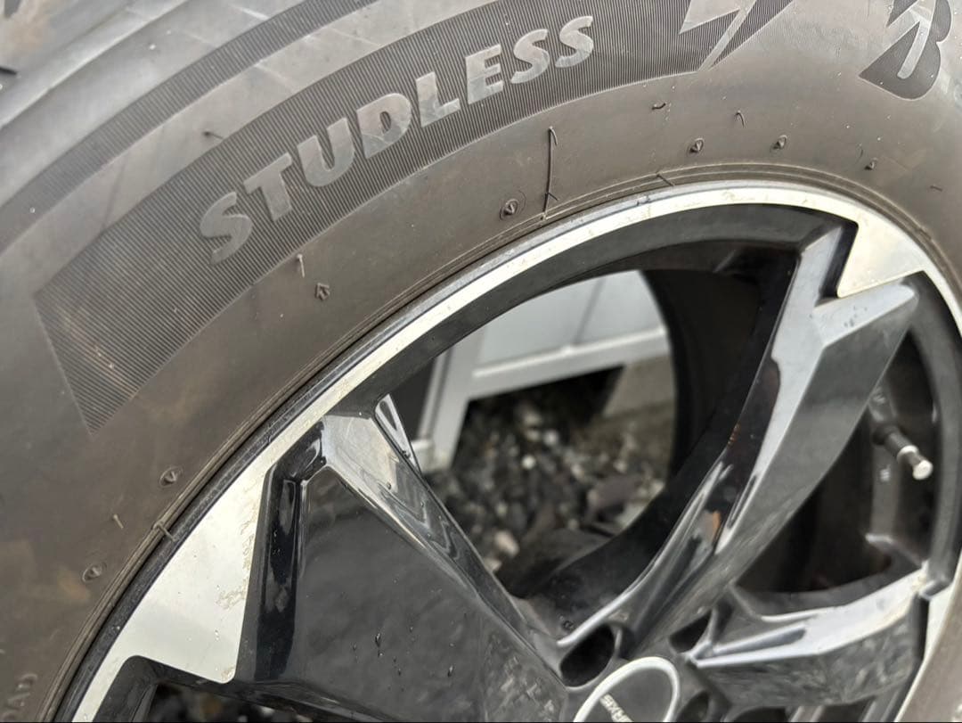 アウディ　スタッドレスタイヤセット　18インチ