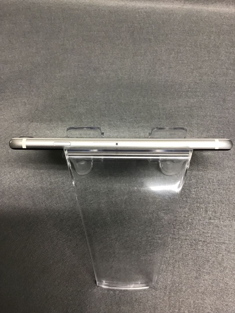 美品 国内版 SIMフリー iPhoneSE2 　64GB 　ホワイト色