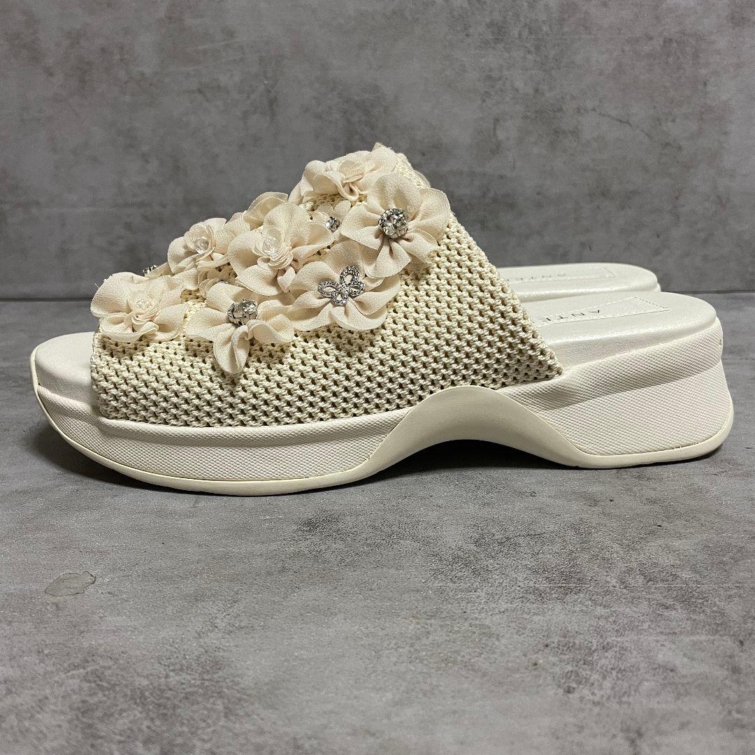 美品【アンテプリマ】（L）サンダル ミュール ベージュ系 フラワー 厚底
