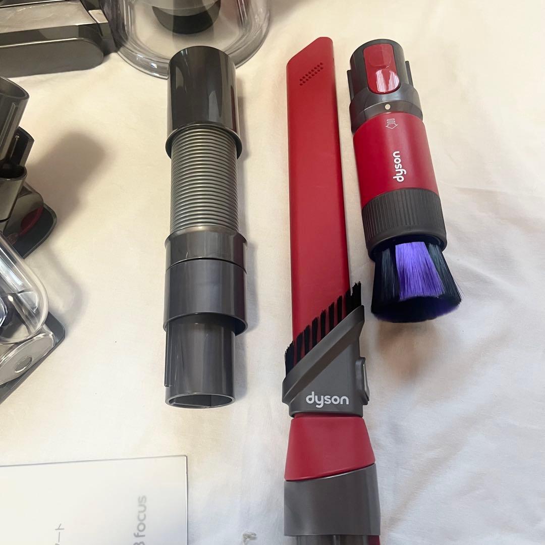 未使用品　dyson V8 Focus Clean HH15 ハンディクリーナー