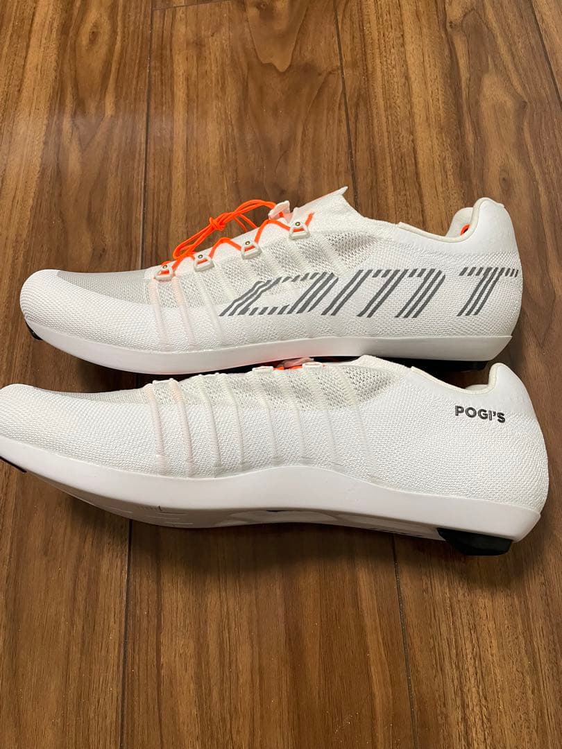 DMT (ディーエムティー） POGIS ホワイト 43サイズ