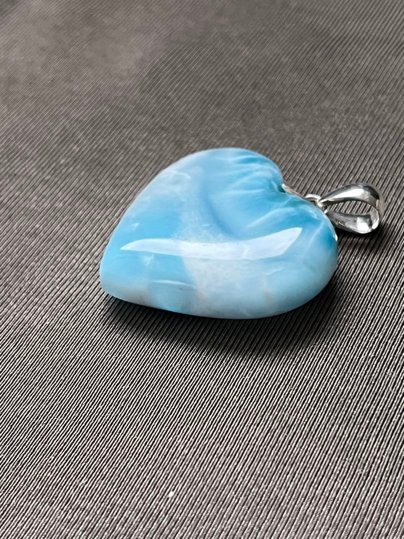 天然石☆高品質！ラリマーハート型ペンダントトップ☆両面違った模様がどちらも美しい