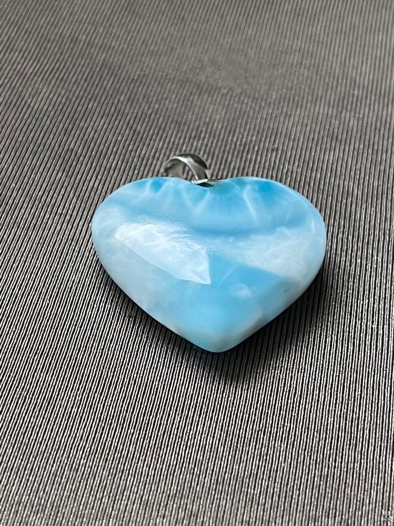 天然石☆高品質！ラリマーハート型ペンダントトップ☆両面違った模様がどちらも美しい