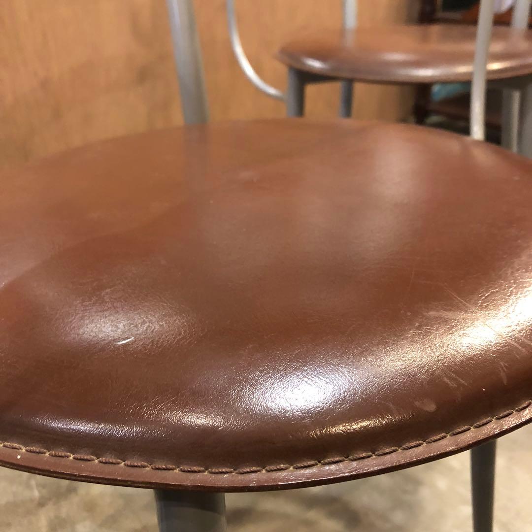 ミッドセンチュリー　ブラウン アーム付き　ダイニングチェア　レザー風