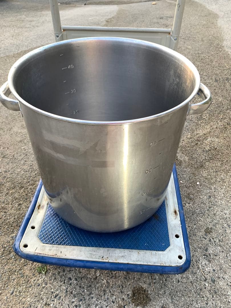 寸胴鍋【ステンレス製】 蓋付き 42cm外側　内側　計量目盛付き　取っ手付き