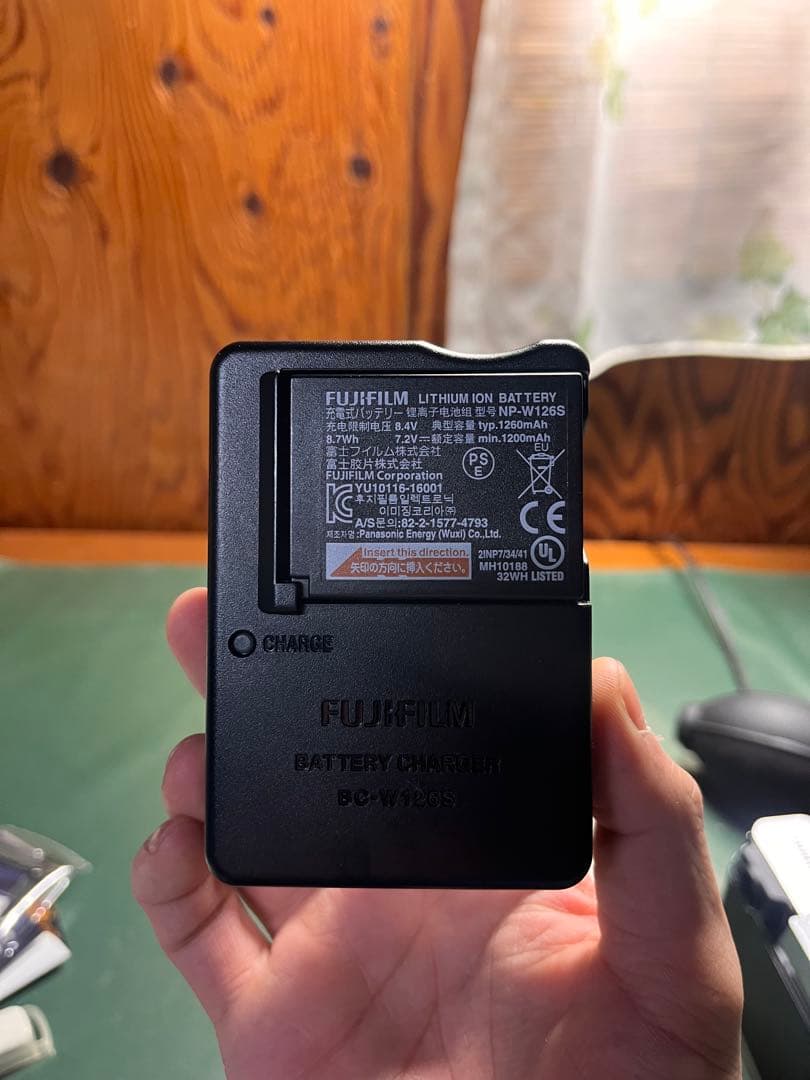 【値下げ中】Fujifilm X-E4 ミラーレスカメラ ボディ シルバー