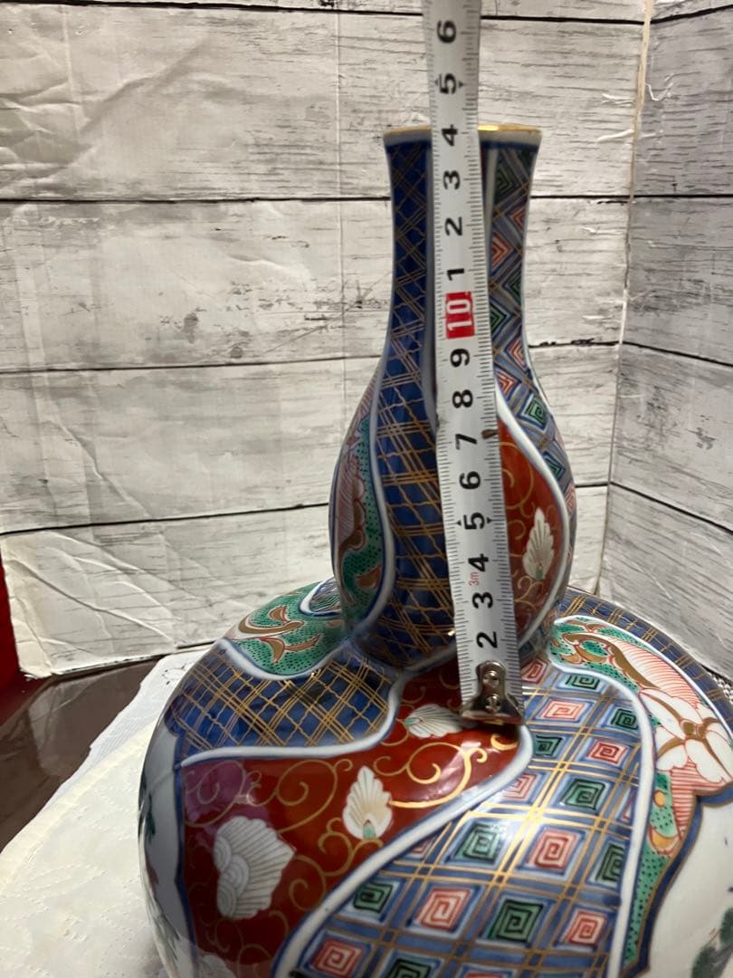 中国　大明化年製　伊万里　ひょうたん型 松竹梅　飾り壺　花瓶　金彩