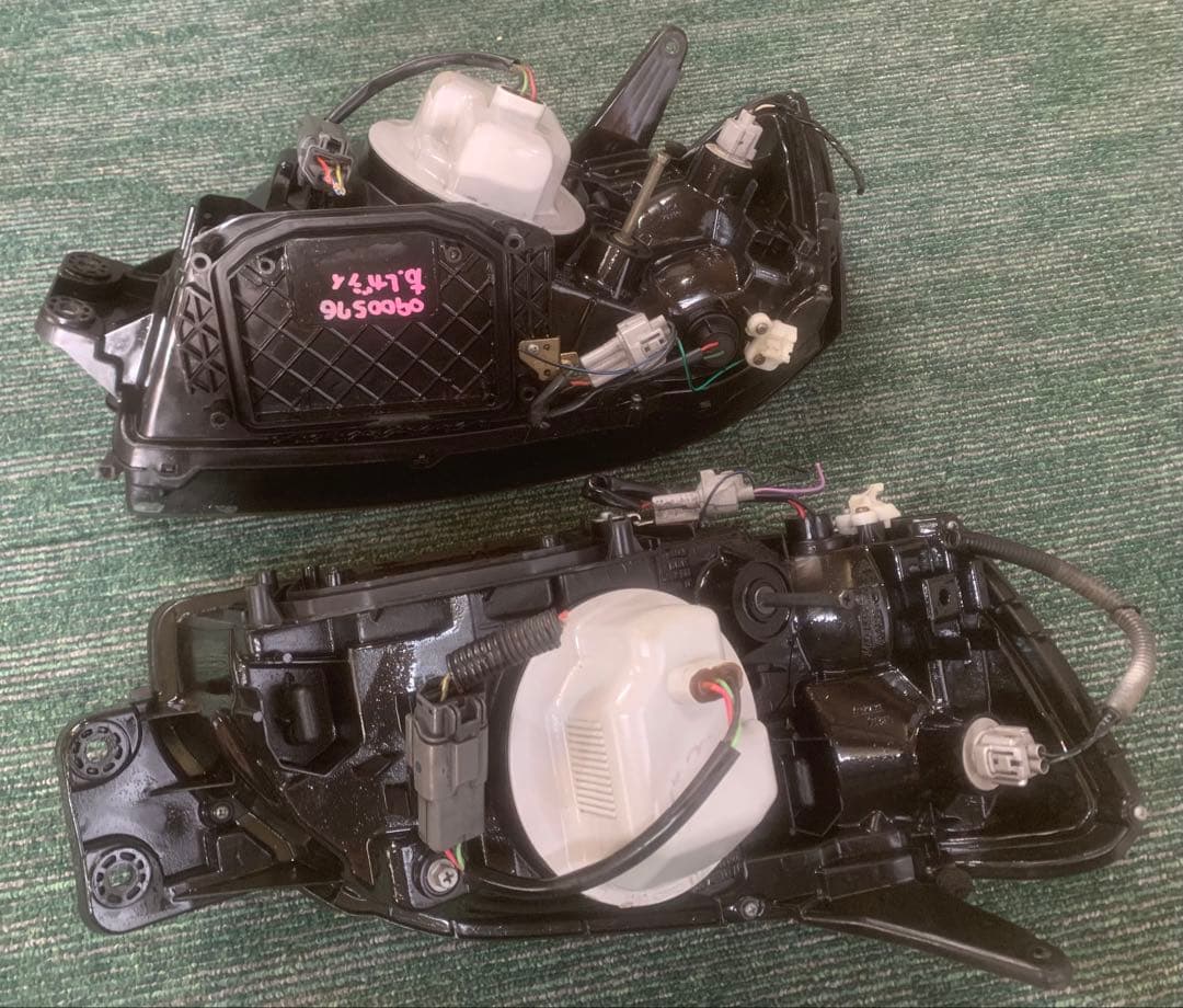 スバル純正 レガシィ ヘッドライトセット KOITO 100-20752