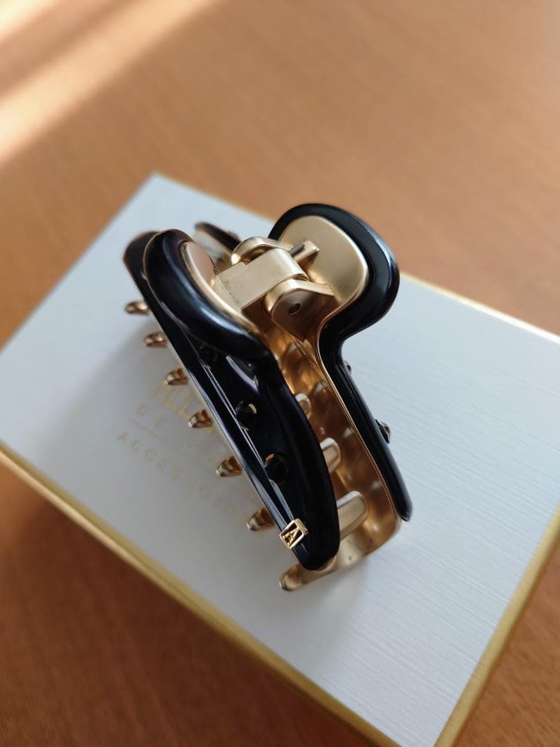 アレクサンドルドゥパリ ブラック大粒スワロフスキー ヴァンドーム