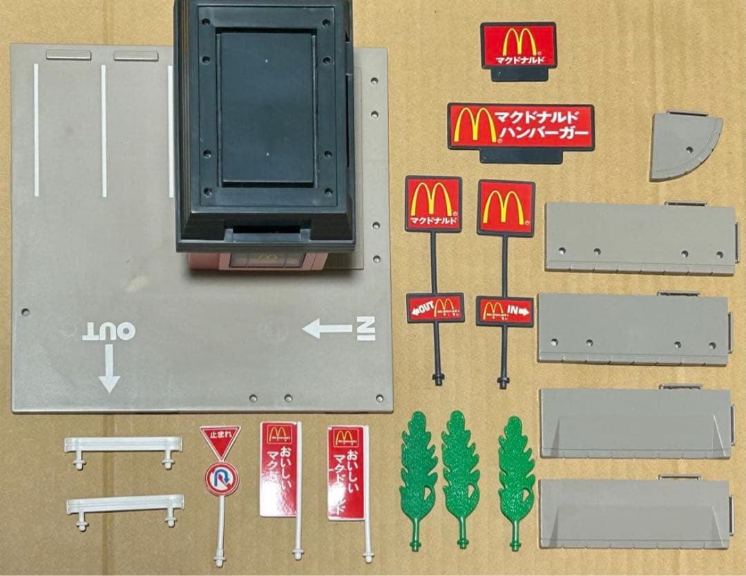 箱あり トミカタウン マクドナルド ドライブスルー トミカ3台付