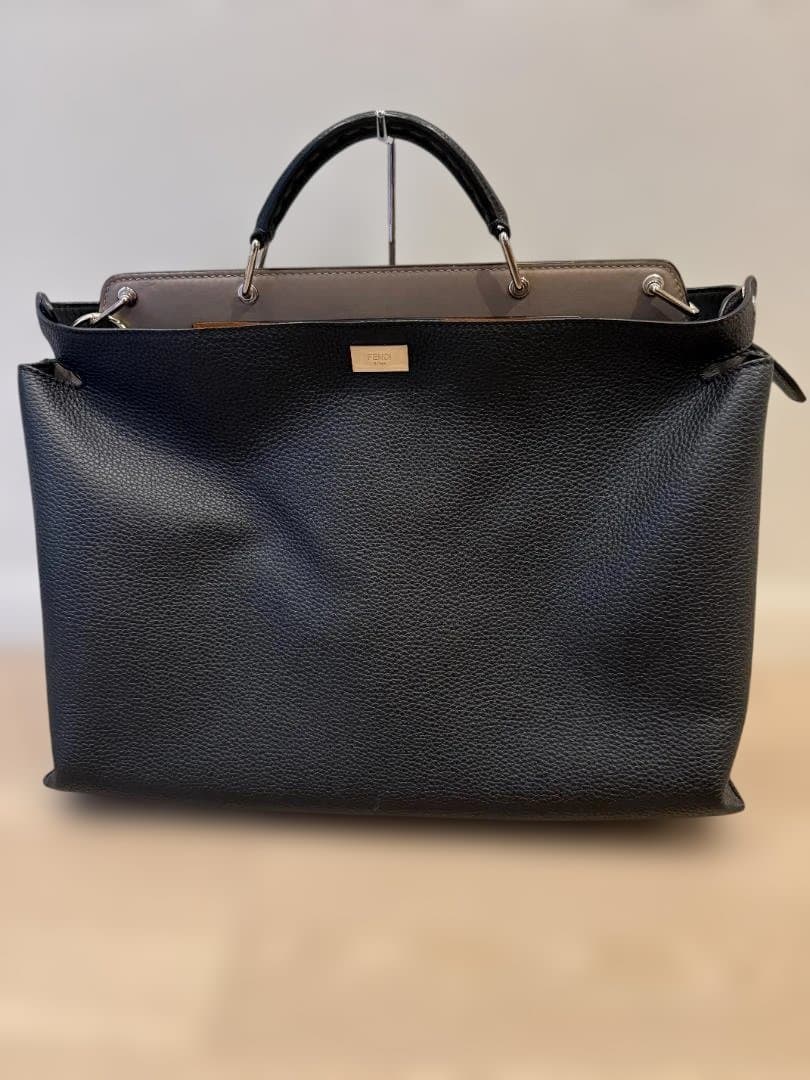 FENDI フェンディ ピーカブー 黒 レザーバッグ ※チャーム付き