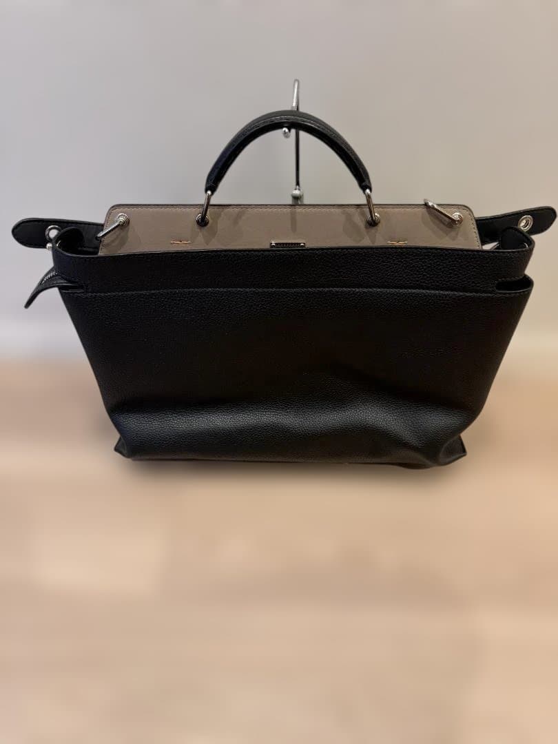 FENDI フェンディ ピーカブー 黒 レザーバッグ ※チャーム付き