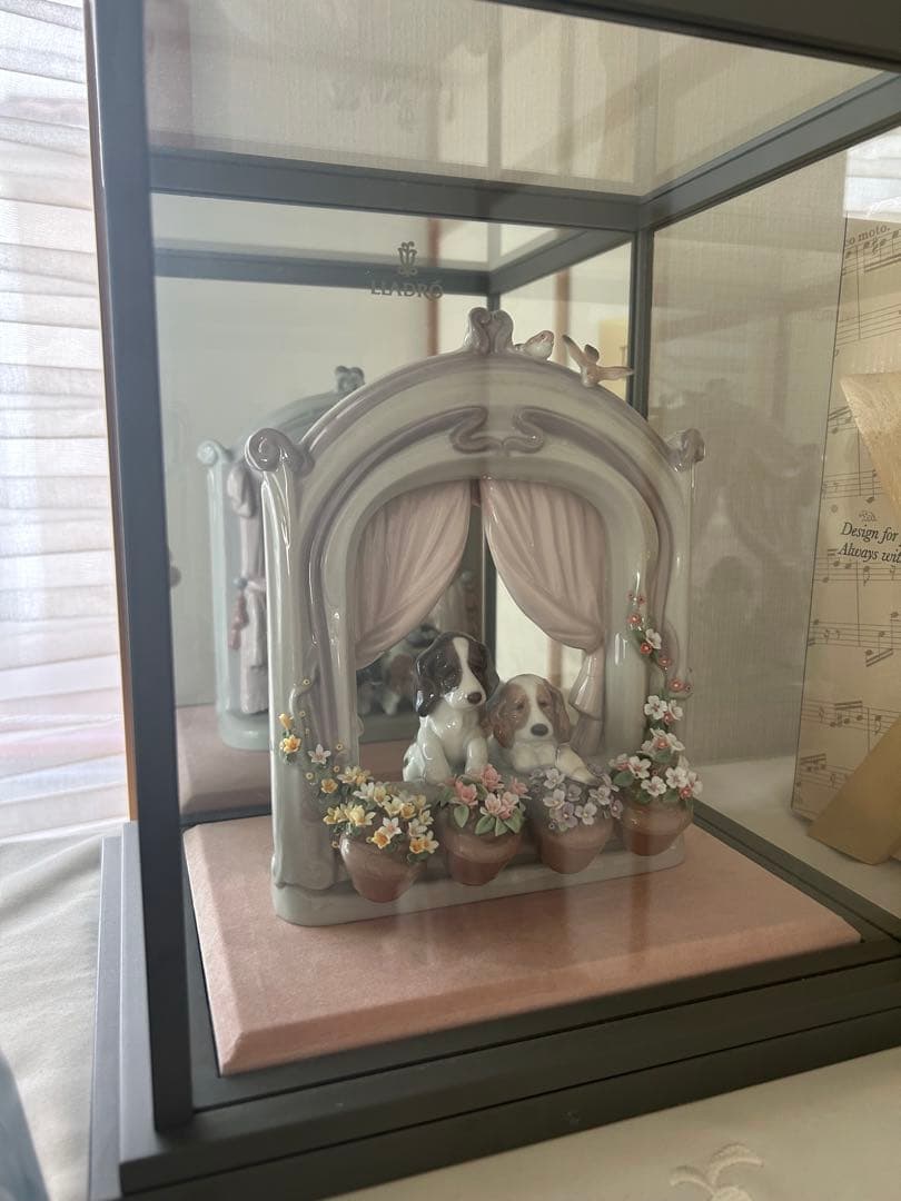 専用ガラスケース付　リヤドロ　可愛い眺め　犬