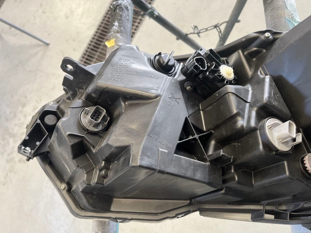 【値下げ】ホンダ　ヴェゼル　右ヘッドライト