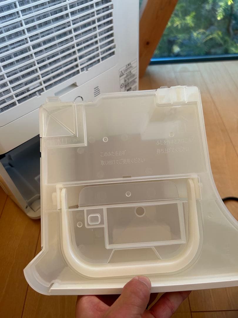 CORONA 除湿機 タワー型 ホワイト　衣類乾燥除湿機　CD-WH1822