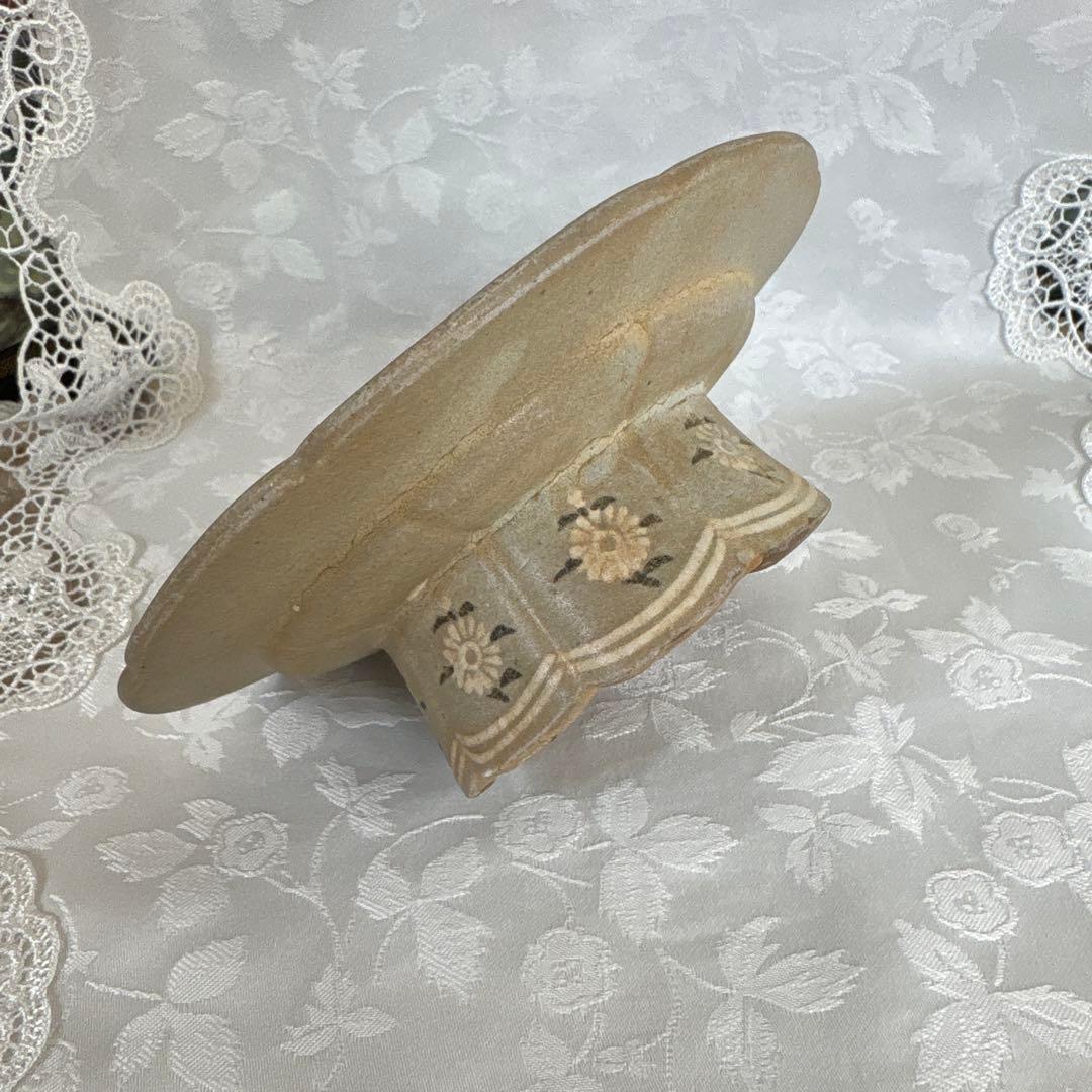 高麗 青磁象嵌陽刻菊花文輪花形　高麗青磁盃台　盞托　骨董品