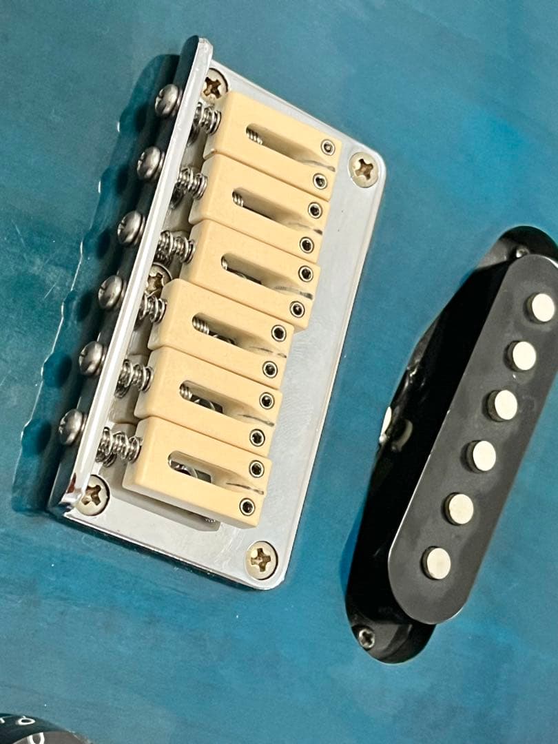 PIERROT潤シグネイチャーモデル改造のカスタムギター【中古美品】