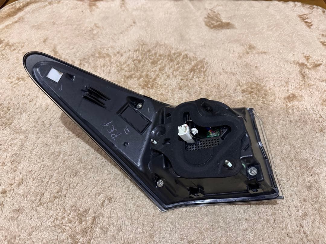 10系後期GS 純正テールランプ(VersionLにて使用)