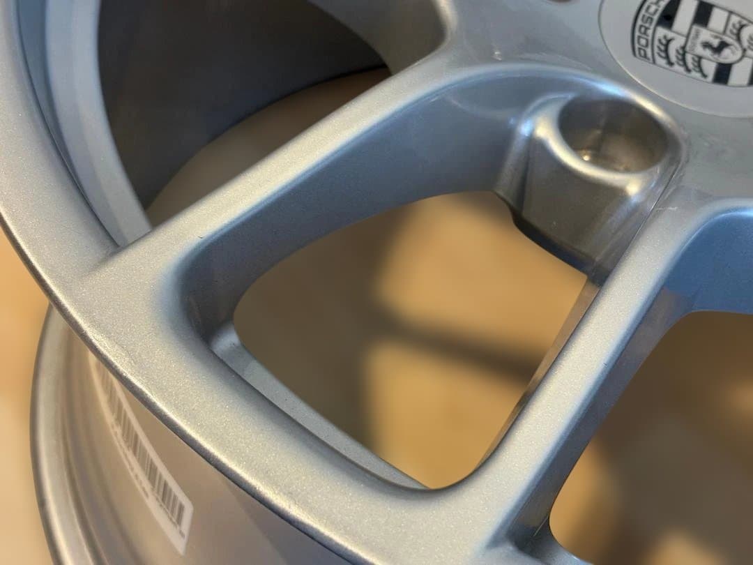 ポルシェ718ケイマン純正18インチ アルミホイール前後4本セットの1/2