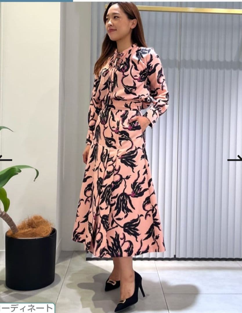 新品未使用ピンキーダイアンフラワープリントブラウス