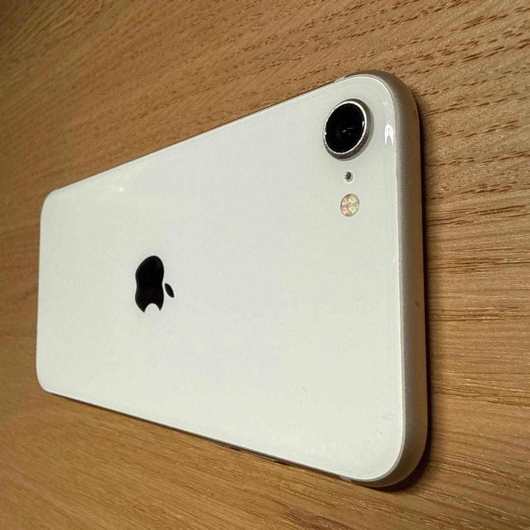 iPhone SE (第3世代) スターライト 64GB 本体