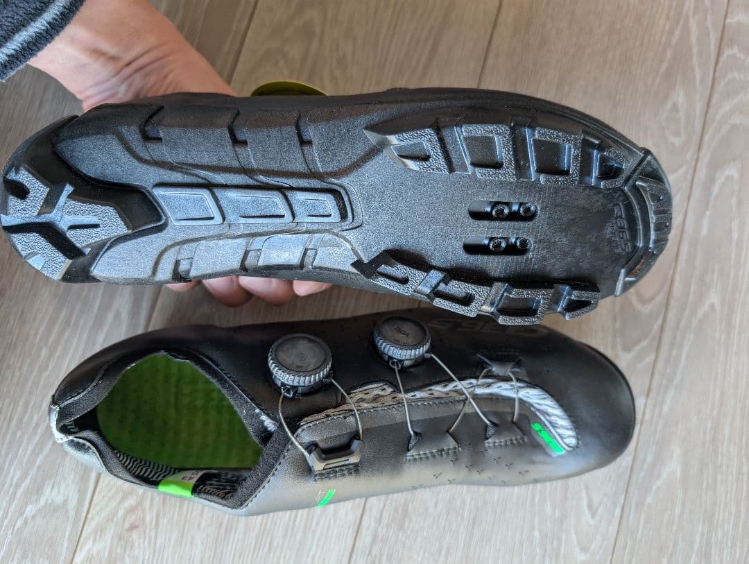 Q36.5 Unique Adventure Shoes ブラック 27.7cm