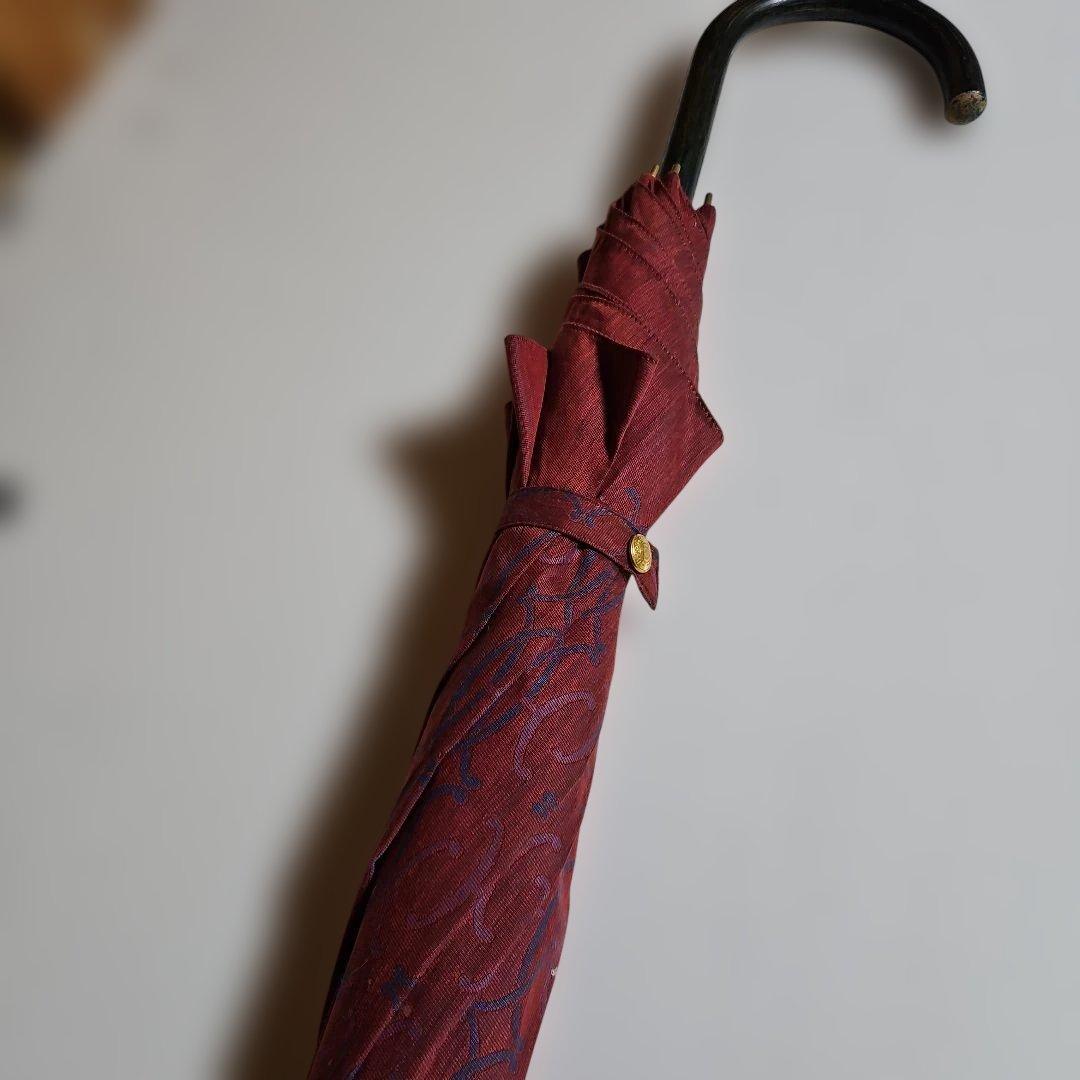 赤い模様入り長傘