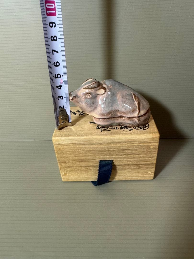 2769 萩焼深川本窯　12代　田原陶兵衛　牛　　香合　未使用