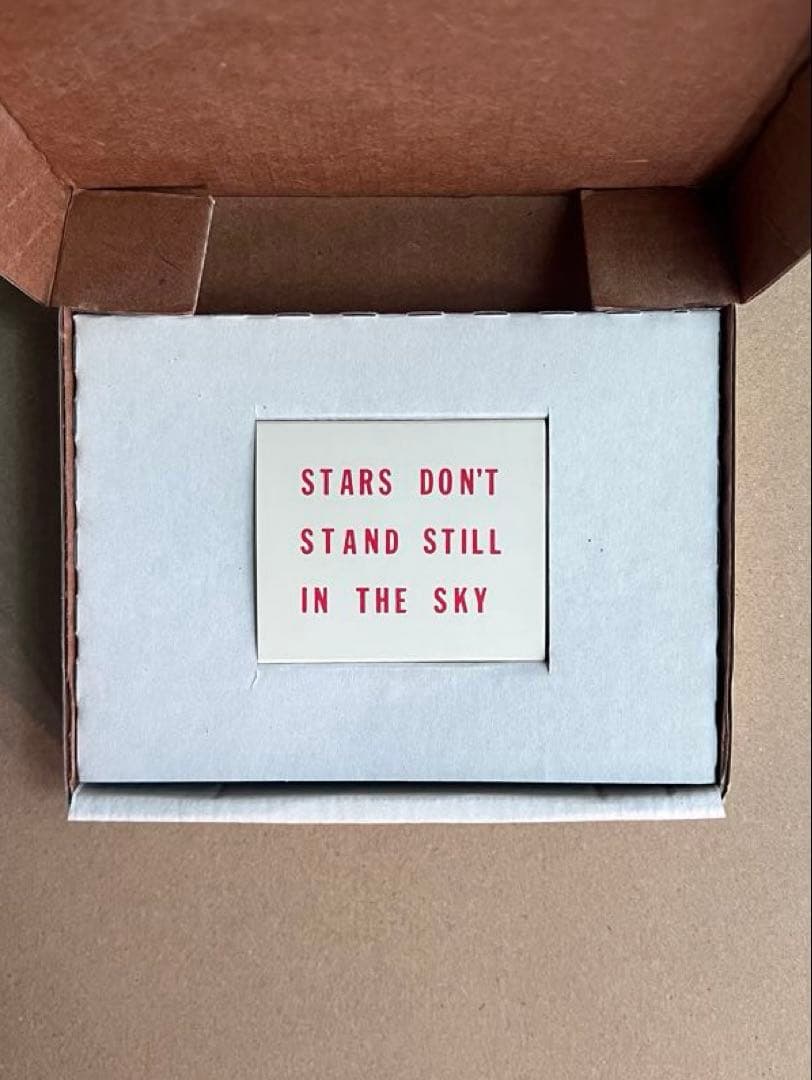 Lawrence Weiner エナメルピン