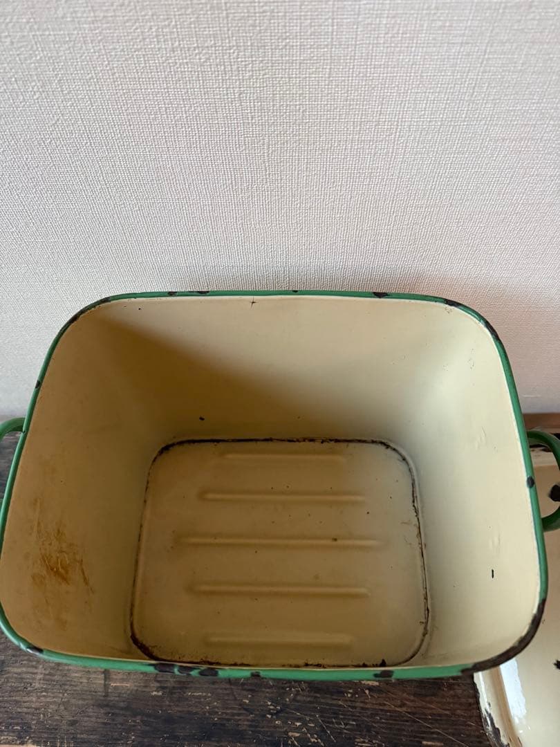 古道具　ブレット缶 ホーロー　錆び