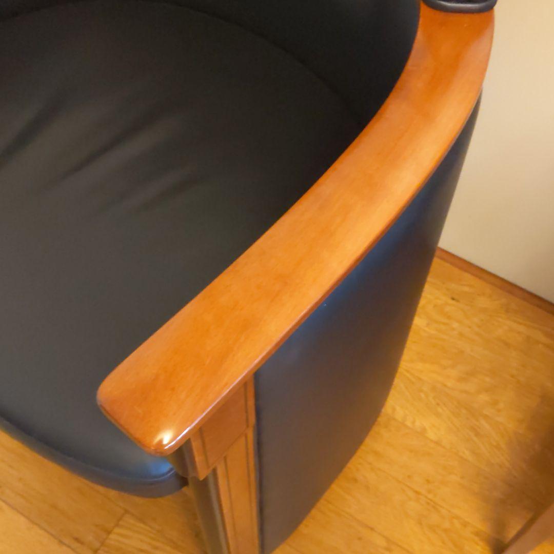 素晴らしい革質のイタリアチェア