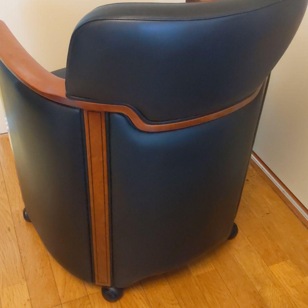 素晴らしい革質のイタリアチェア
