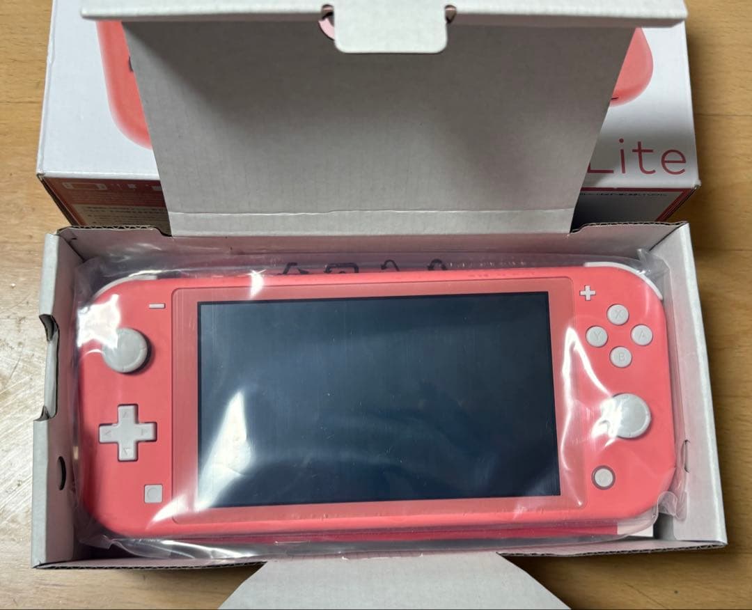 Nintendo Switch Lite　本体　コーラルピンク