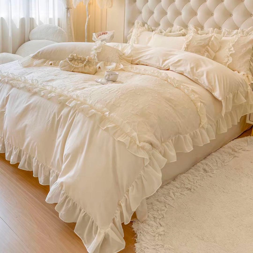 ホワイト フリル付き クイーンカバーセット