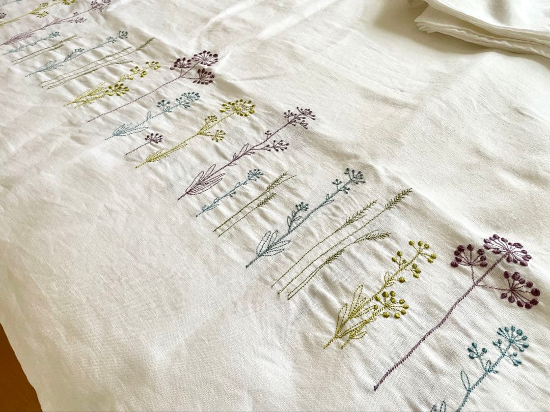 フレンチリネン刺繍のマルチカバー・ソファーカバー