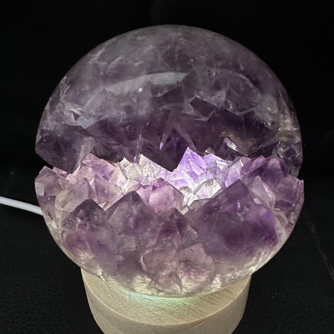 天然石アメジストの笑い口　置物　スフィア　D.79