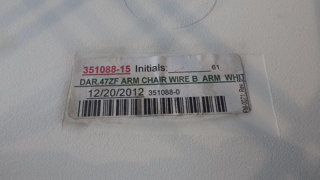 イームズ　プラスチックシェルアーム３　ホワイト