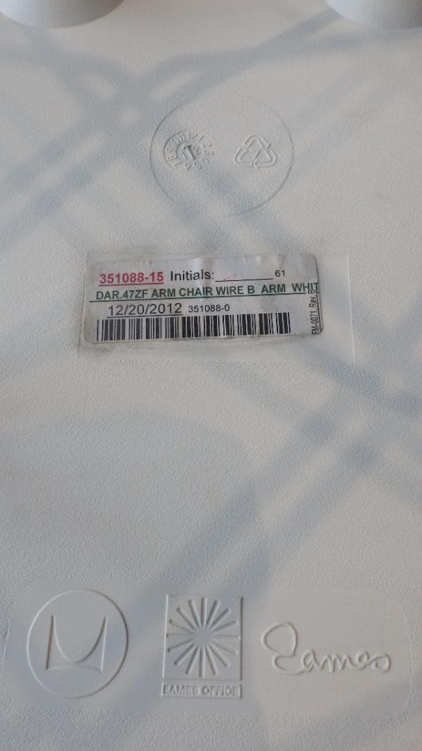 イームズ　プラスチックシェルアーム３　ホワイト