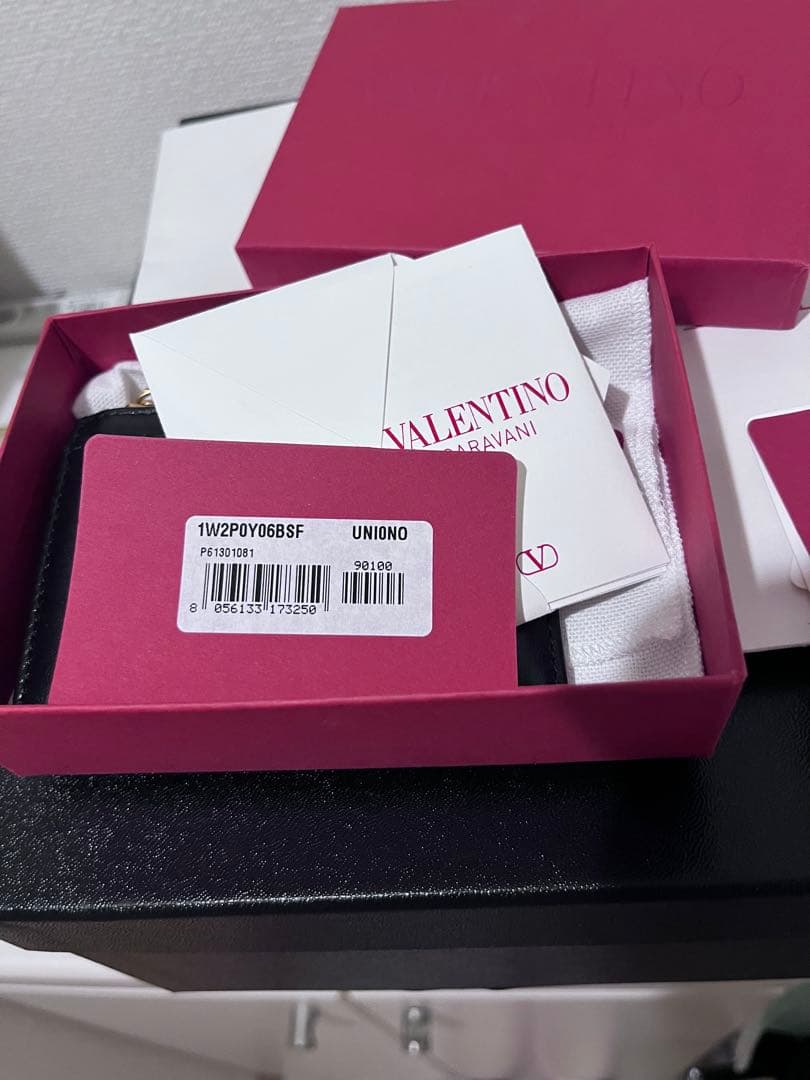 VALENTINO GARAVANI ローマンスタッズ レザーカードケース